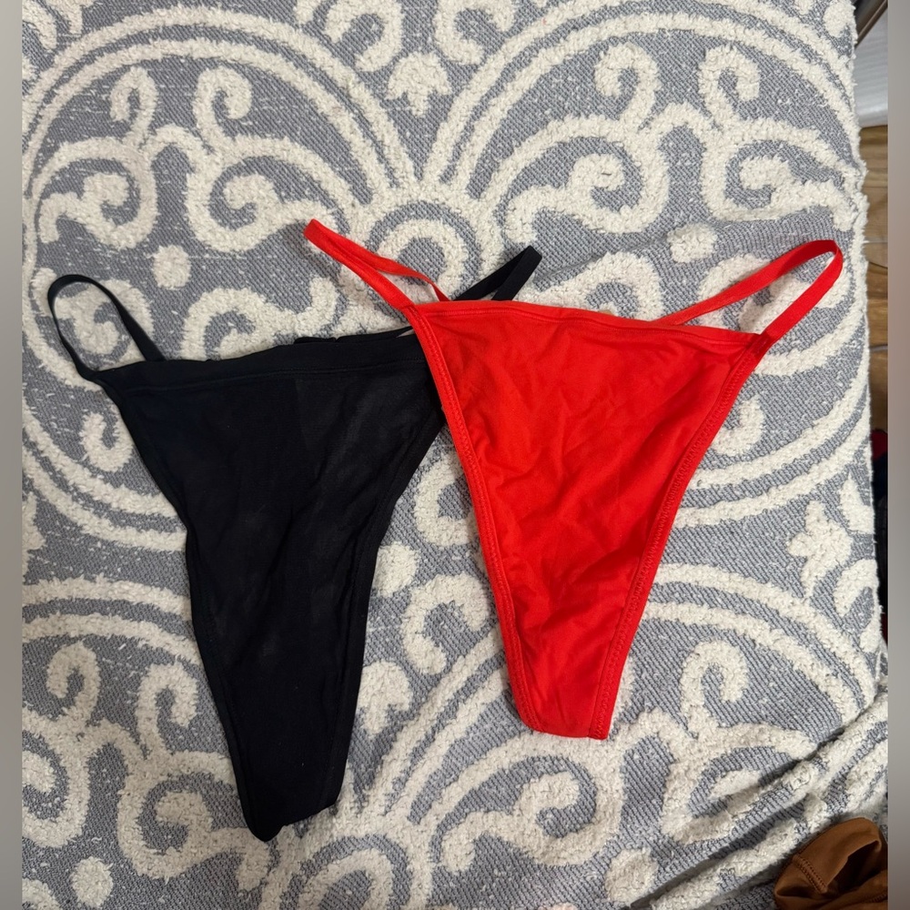 Skims Size Large Thong Bundle of Thongs Panty Ruby & Mesh Onyx
